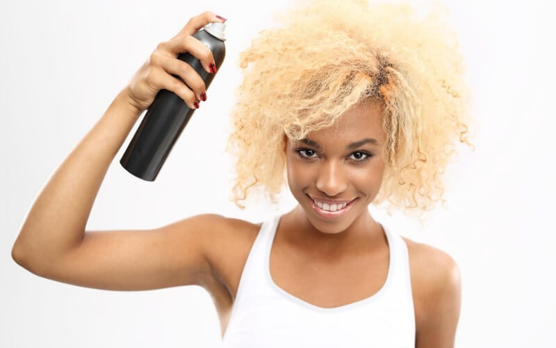 cursos de peluqueria en parla tecnica para alisar cabello afro rociar hidratacion-academia-peluqueria-estetica.com