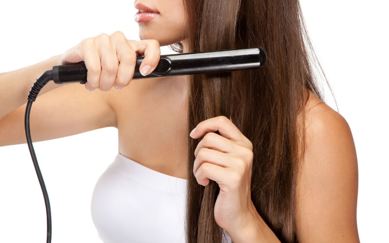 cursos de peluqueria en parla malos habitos que afectan la salud del cabello planchar exceso de calor-academia-peluqueria-estetica.com